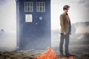 Il Dottore e il TARDIS alla "Bad Wolf Bay".